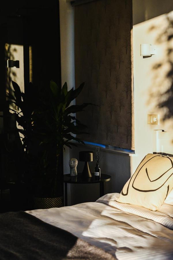 Alka - Cozy Room By The Sea With Private Hot Tub Njarthvik ภายนอก รูปภาพ