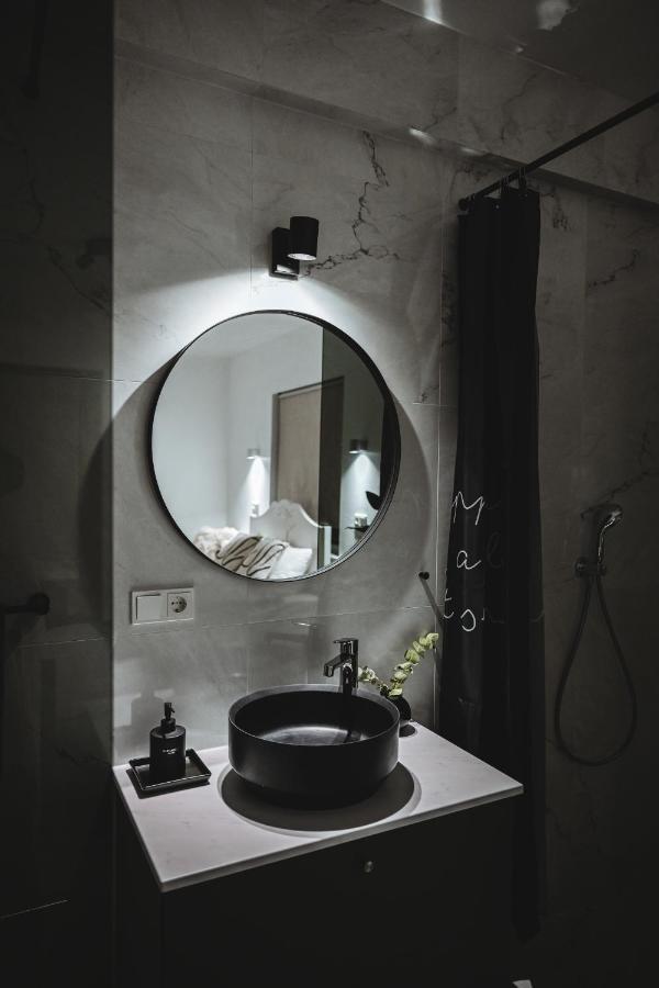 Alka - Cozy Room By The Sea With Private Hot Tub Njarthvik ภายนอก รูปภาพ