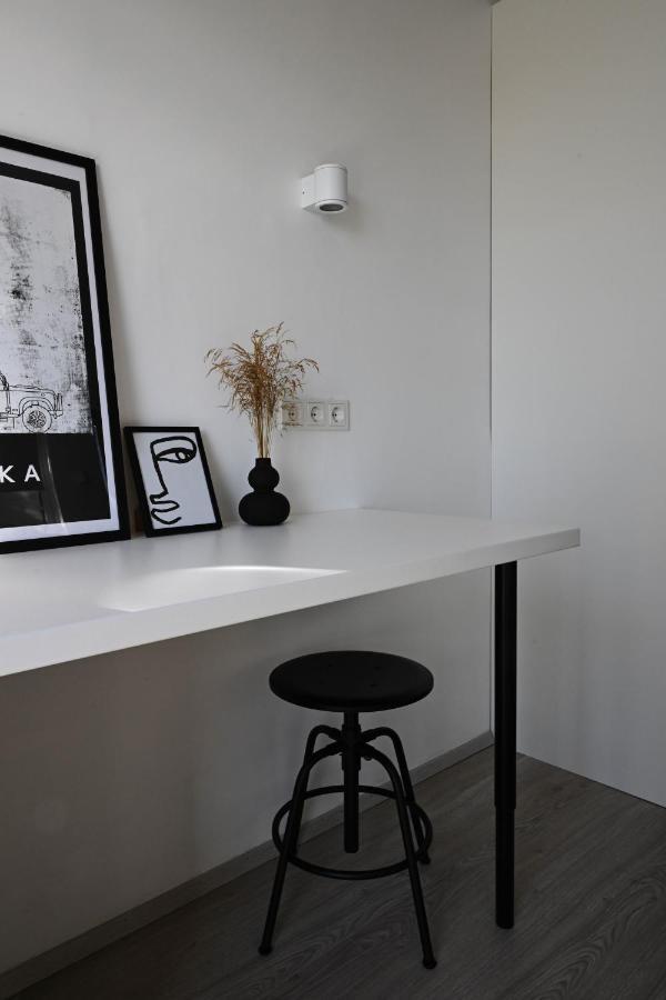 Alka - Cozy Room By The Sea With Private Hot Tub Njarthvik ภายนอก รูปภาพ
