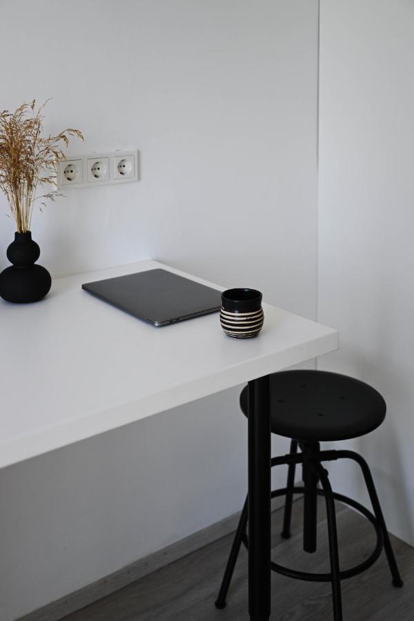 Alka - Cozy Room By The Sea With Private Hot Tub Njarthvik ภายนอก รูปภาพ