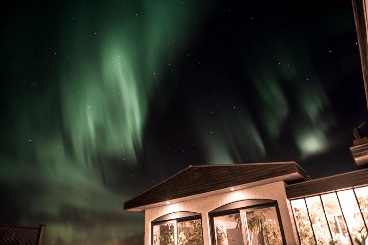 Alka - Cozy Room By The Sea With Private Hot Tub Njarthvik ภายนอก รูปภาพ